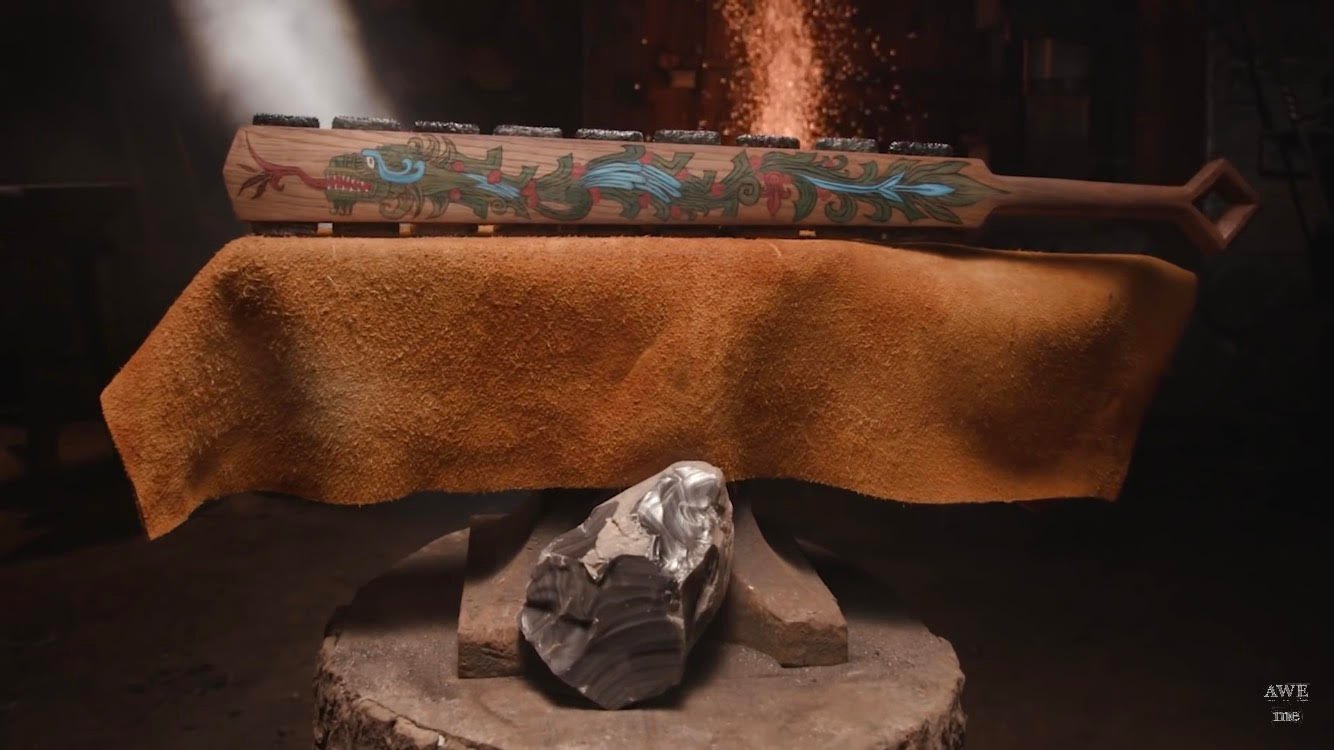 Macuahuitl famosa espada de madeira  Asteca é produzida